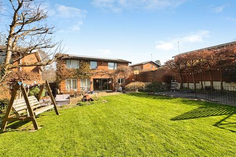 5 bedroom detached house for sale, Coleridge Avenue, Yateley, Hampshire