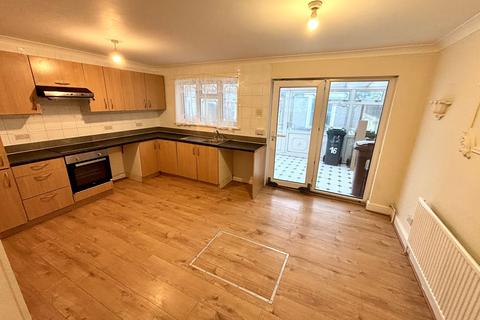 undefined, Ross Avenue, Dagenham, RM8
