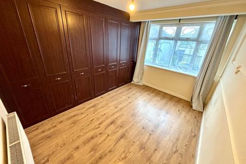 undefined, Ross Avenue, Dagenham, RM8