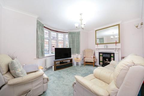 4 bedroom semi-detached house to rent, Wellington Road, Hertfordshire WD17
