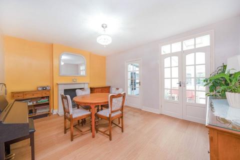 4 bedroom semi-detached house to rent, Wellington Road, Hertfordshire WD17