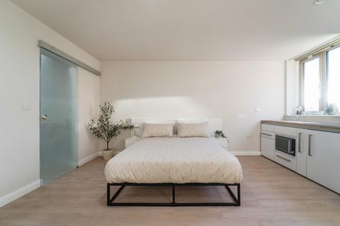 Studio to rent, Bournbrook, Birmingham B29
