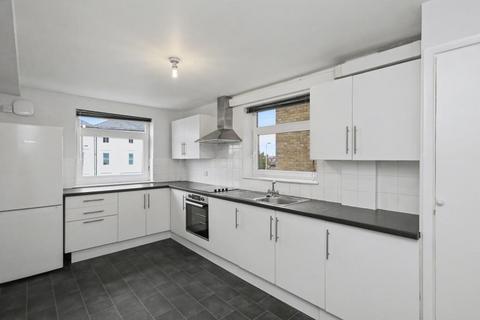 2 bedroom flat to rent, Maple Road, Surbiton KT6