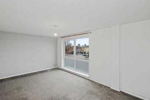 2 bedroom flat to rent, Maple Road, Surbiton KT6