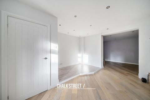 2 bedroom terraced house for sale, Bruce Avenue, Hornchurch, RM12