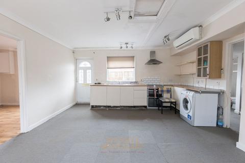 3 bedroom property for sale, Smallfield Road, Horley RH6