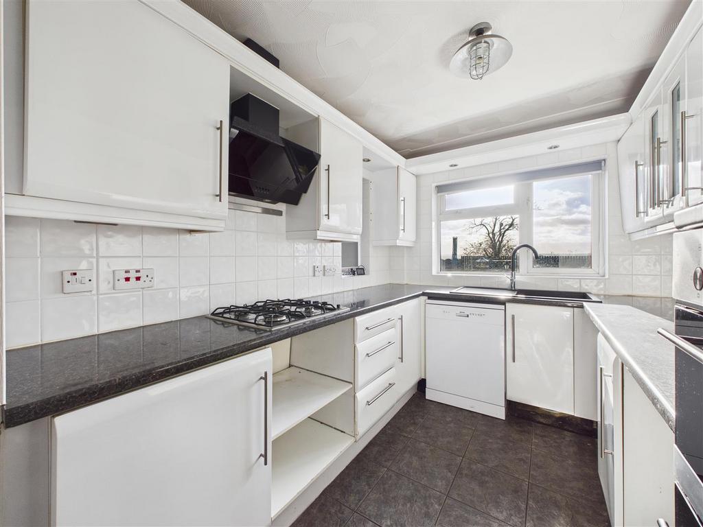 CAM05476 G0-PR0093-STILL017.jpg