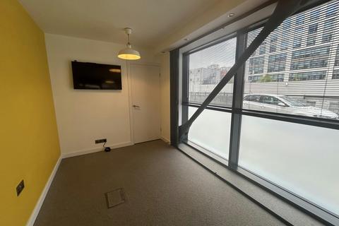 Office to rent, 2 Riverside Way Leeds LS1 4EH