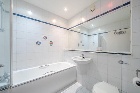 2 bedroom flat to rent, Calderwood Street, Woolwich, SE18