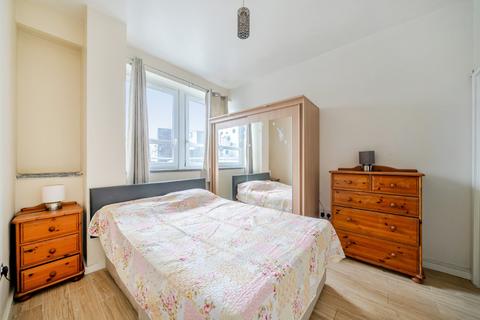 2 bedroom flat to rent, Calderwood Street, Woolwich, SE18