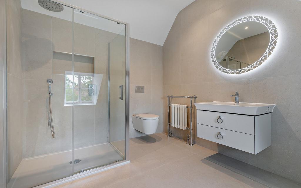 Bed 7 shower room