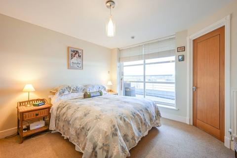 2 bedroom flat for sale, Barrier Point Road, Silvertown, London, E16