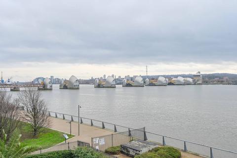 2 bedroom flat for sale, Barrier Point Road, Silvertown, London, E16