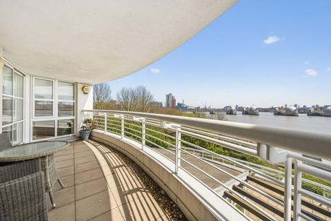 2 bedroom flat for sale, Barrier Point Road, Silvertown, London, E16