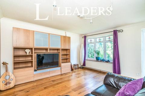undefined, Kilmiston Drive, PO16