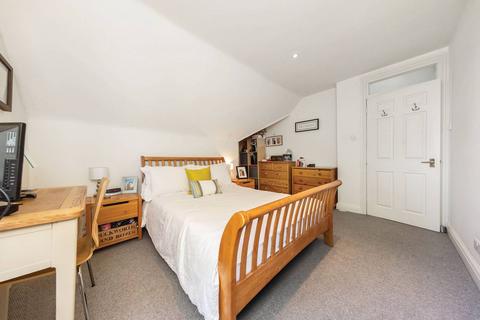 2 bedroom flat to rent, Trinity Road, Wandsworth, London, SW18