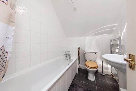 2 bedroom flat to rent, Trinity Road, Wandsworth, London, SW18