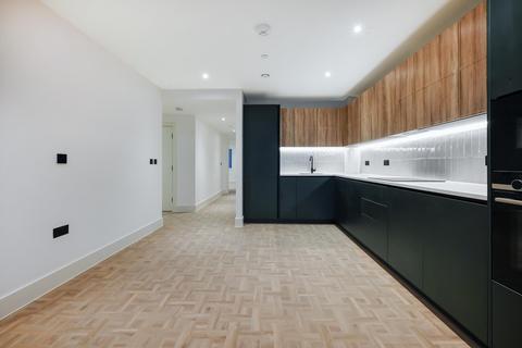 3 bedroom flat to rent, One Clapham Junction, London, SW11