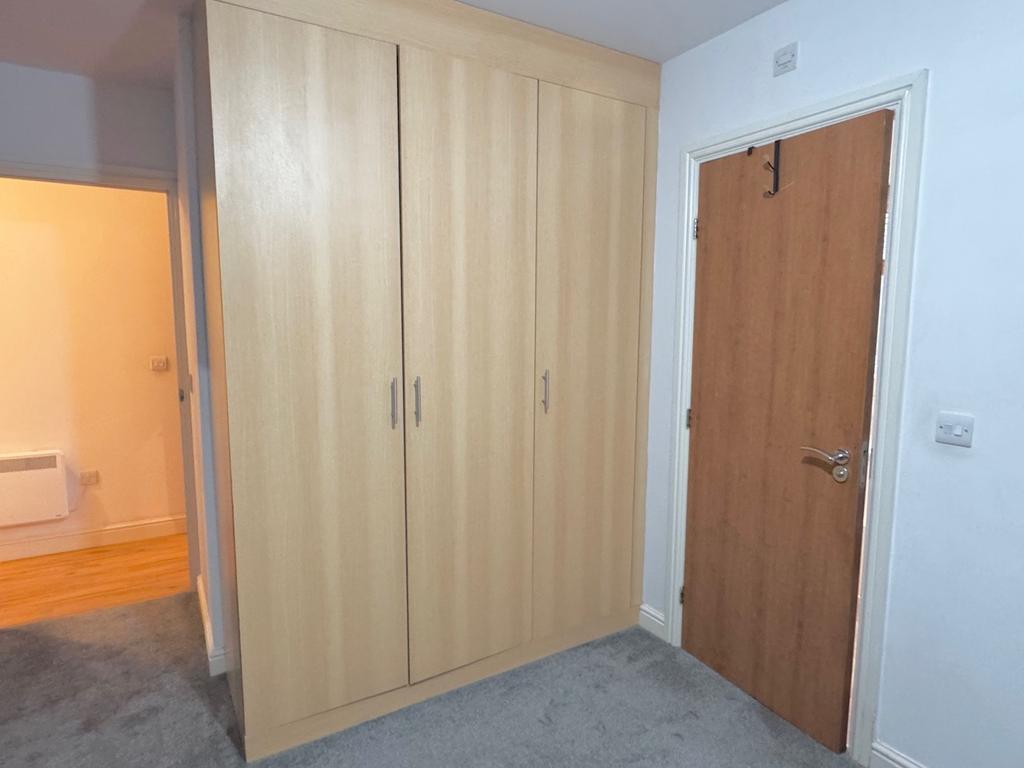 Bed 1 wardrobes