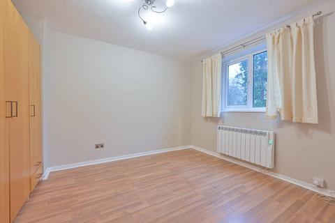 2 bedroom flat to rent, Epsom Road, Merrow, Guildford, GU1