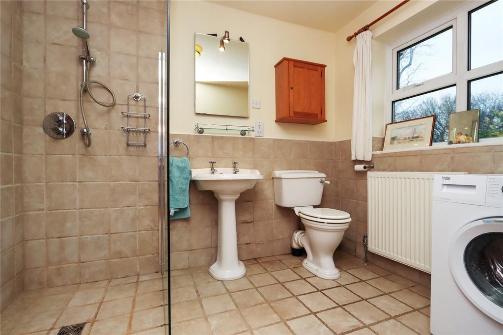 G.F. Shower Room