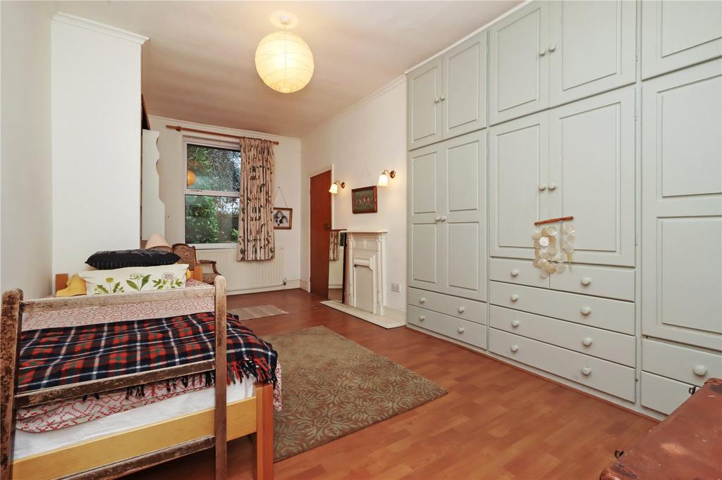 G.F. Bedroom 1 Pic 1