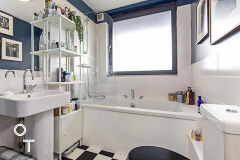 1 bedroom apartment for sale, Grafton Road, Kentish Town NW5