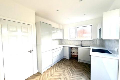 3 bedroom semi-detached house to rent, Firbeck Crescent, Langold, Worksop, S81
