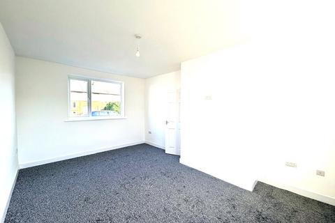 3 bedroom semi-detached house to rent, Firbeck Crescent, Langold, Worksop, S81
