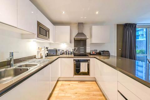 3 bedroom flat to rent, New Capital Quay, London SE10