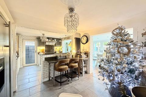3 bedroom semi-detached house for sale, Haslucks Green Road, Shirley, B90 1DX