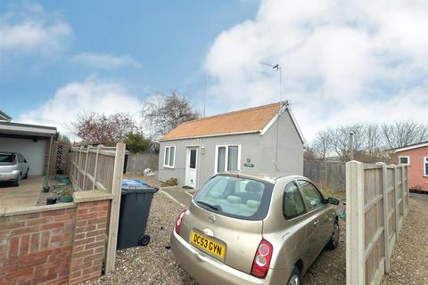 1 bedroom detached bungalow for sale, Willow Road, East Pakefield, Lowestoft, Suffolk, NR33