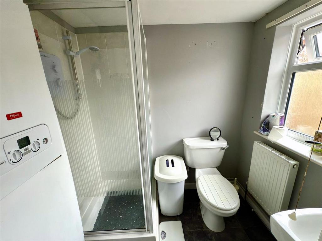 SHOWER ROOM.jpg