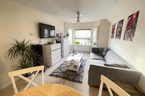 2 bedroom apartment to rent, Spire View, Salisbury SP2