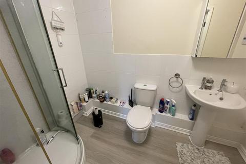 2 bedroom apartment to rent, Spire View, Salisbury SP2