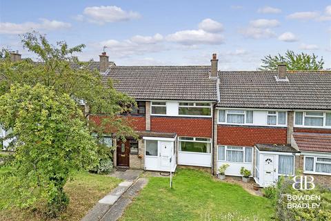 3 bedroom terraced house for sale, North Dene, Chigwell