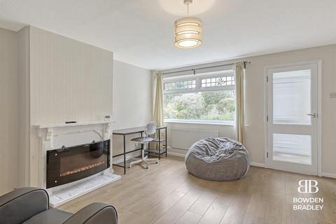 3 bedroom terraced house for sale, North Dene, Chigwell