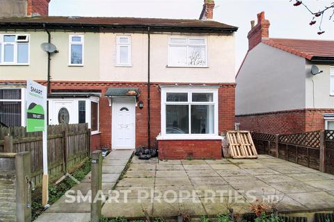 3 bedroom end of terrace house to rent, Lynndale Avenue, Huddersfield HD2