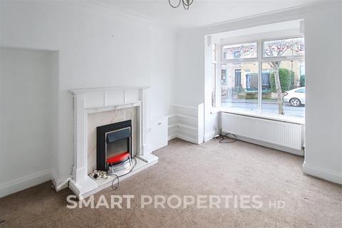 3 bedroom end of terrace house to rent, Lynndale Avenue, Huddersfield HD2