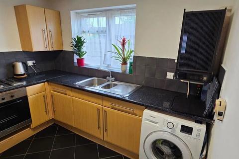 1 bedroom flat to rent, Vicarage Way, Colnbrook, Slough, SL3 0RE