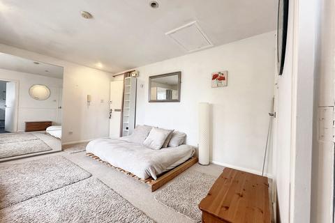 undefined, Caroline Close, West Drayton, UB7