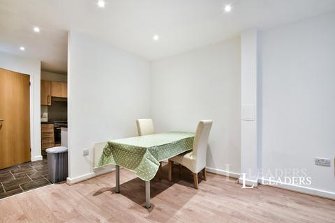 2 bedroom flat to rent, Wilbraham Road, M14
