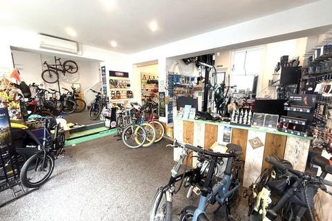 Retail property (high street) to rent, 30-31 Queens Rd Brighton BN1 3XA