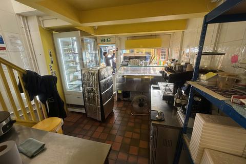 Retail property (high street) to rent, 10 Duke St Brighton BN1 1AH