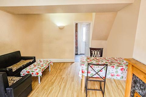 2 bedroom terraced house to rent, Plaistow, London, E13