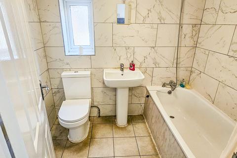 2 bedroom terraced house to rent, Plaistow, London, E13