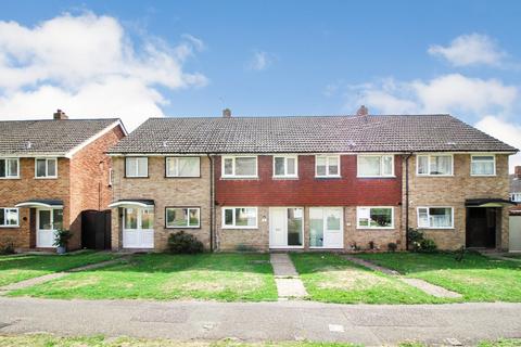 3 bedroom terraced house to rent, Greencroft Gardens, Reading, RG30