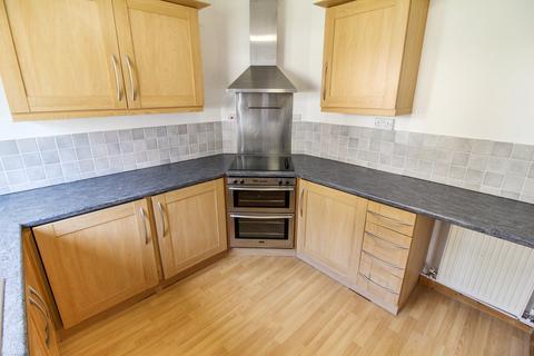 3 bedroom terraced house to rent, Greencroft Gardens, Reading, RG30