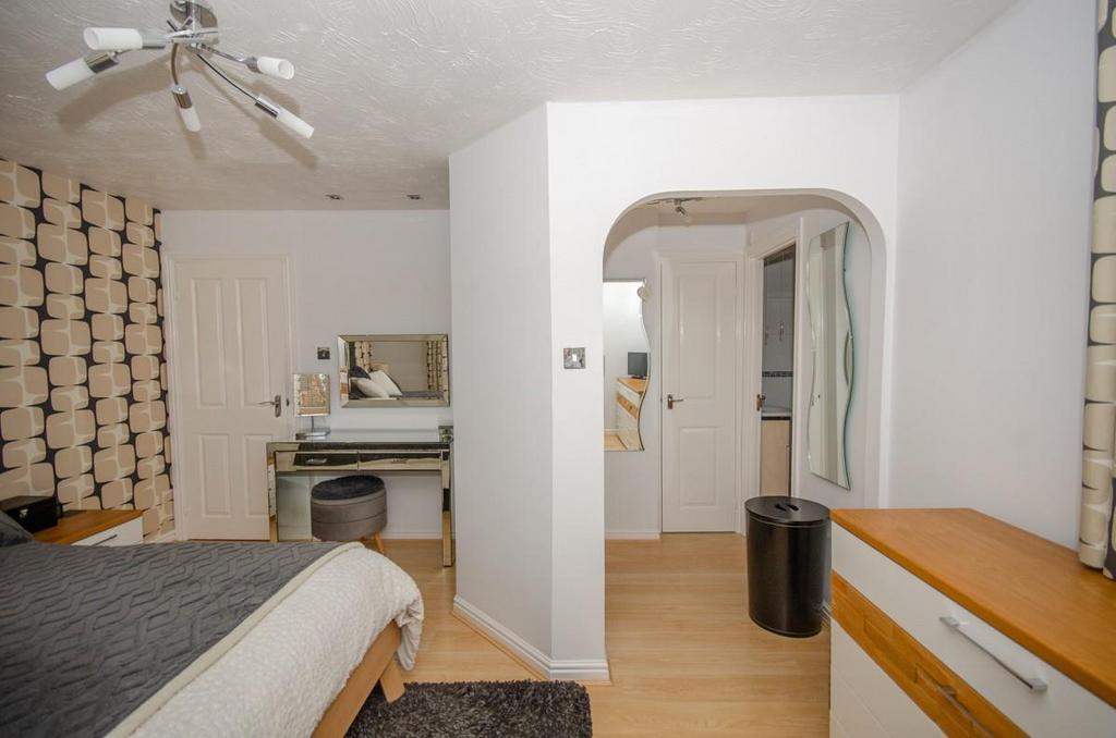 Bedroom 1 pic 2.jpg
