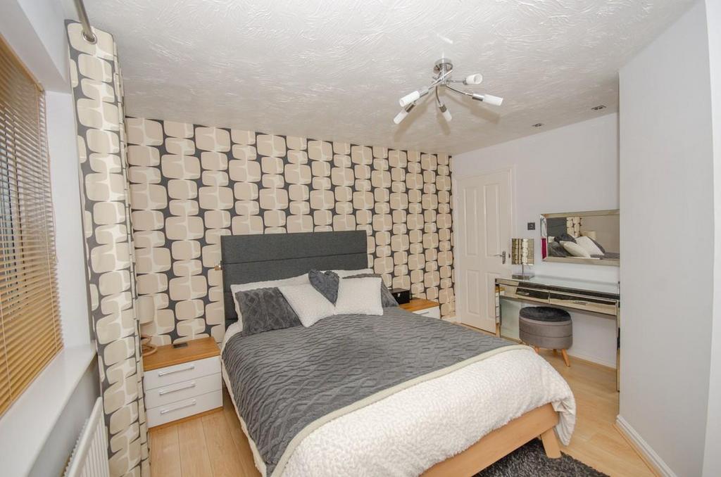 BEDROOM 1 PIC 3.jpg